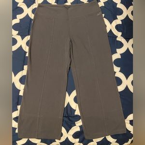 NWT Avia Activewear Gray Capris Legging